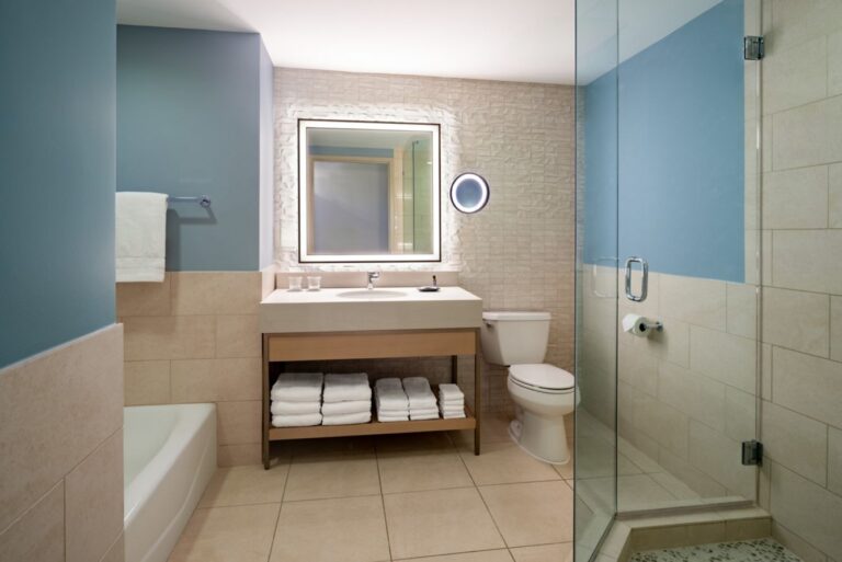 wi-tpawi-bathroom-27356_Classic-Hor